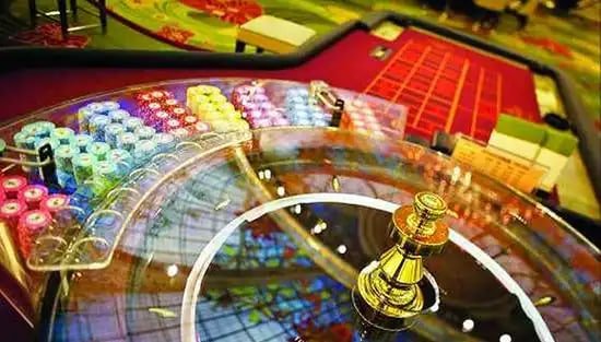 Antarmuka aplikasi puncak4d menampilkan menu slot games, sportsbook, dan live casino
